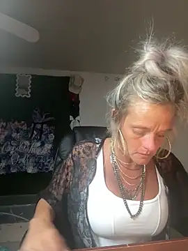 vixendoll87 online show from 04.15.26