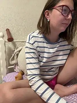 Snapshot of BeatriceTender chatting on 10.06.25 BeatriceTender online show from 10.06.25