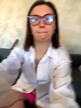 Snapshot of BeatriceTender chatting on 10.13.25 BeatriceTender online show from 10.13.25