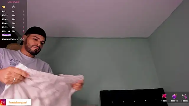 Snapshot of Neganhot_ chatting on 10.12.25 Neganhot online show from 10.12.25