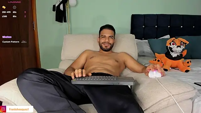 Snapshot of Neganhot_ chatting on 10.29.25 Neganhot online show from 10.29.25