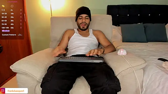 Snapshot of Neganhot_ chatting on 11.19.25 Neganhot online show from 11.19.25