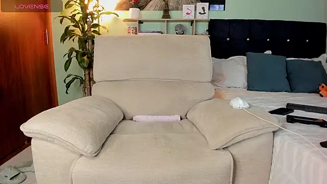 Snapshot of Neganhot_ chatting on 02.19.26 Neganhot online show from 02.19.26