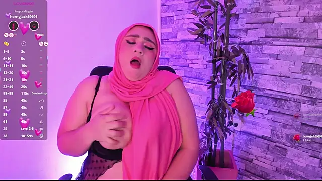 Snapshot of HijabiMilf chatting on 09.15.25 HijabiMilf online show from 09.15.25