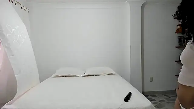 Snapshot of avellanatammy chatting on 12.13.24 avellanatammy online show from 12.13.24