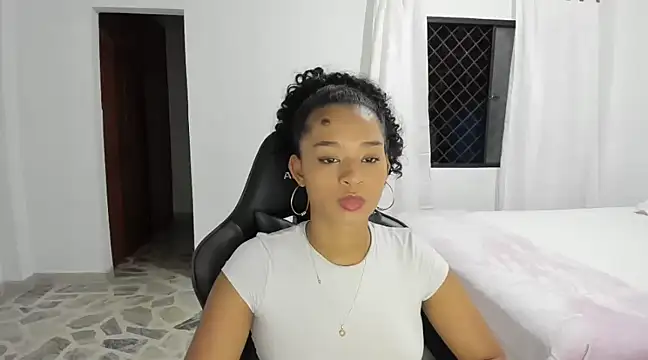 Snapshot of avellanatammy chatting on 12.15.24 avellanatammy online show from 12.15.24