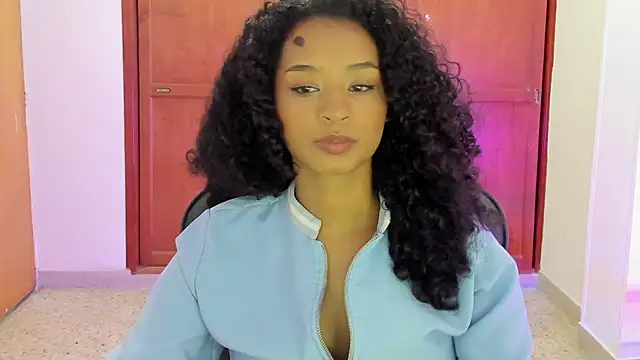 Snapshot of avellanatammy chatting on 01.07.25 avellanatammy online show from 01.07.25