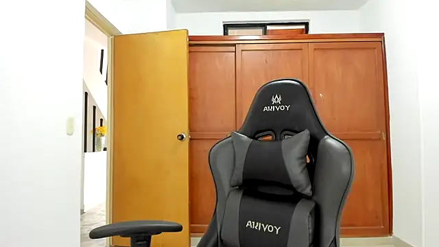 Snapshot of avellanatammy chatting on 02.18.25 avellanatammy online show from 02.18.25