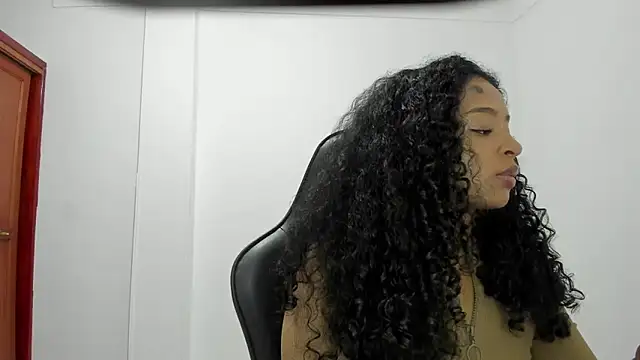 Snapshot of avellanatammy chatting on 09.14.25 avellanatammy online show from 09.14.25