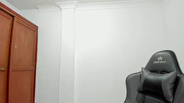 Snapshot of avellanatammy chatting on 09.18.25 avellanatammy online show from 09.18.25