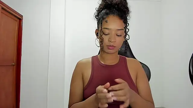 Snapshot of avellanatammy chatting on 09.23.25 avellanatammy online show from 09.23.25