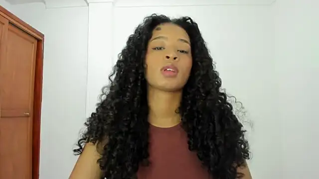 Snapshot of avellanatammy chatting on 10.02.25 avellanatammy online show from 10.02.25