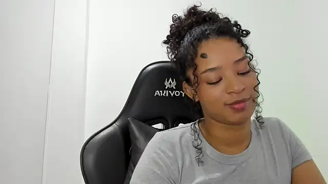 Snapshot of avellanatammy chatting on 10.04.25 avellanatammy online show from 10.04.25