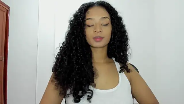 Snapshot of avellanatammy chatting on 10.14.25 avellanatammy online show from 10.14.25