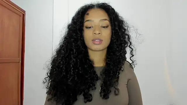 Snapshot of avellanatammy chatting on 10.15.25 avellanatammy online show from 10.15.25