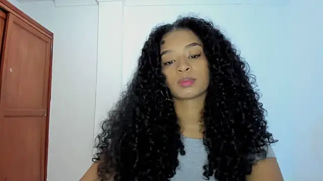 Snapshot of avellanatammy chatting on 10.21.25 avellanatammy online show from 10.21.25