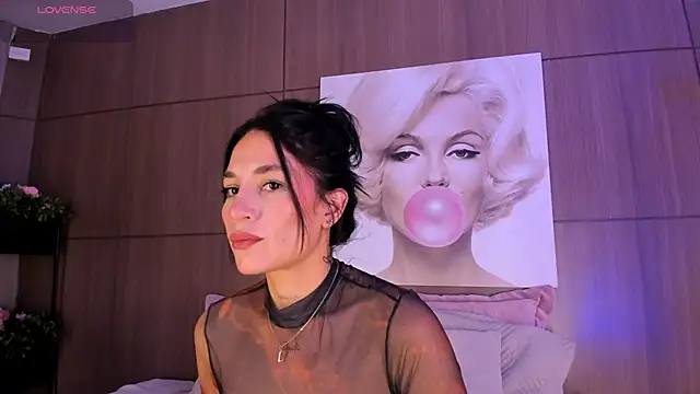 Snapshot of AgattaDuque chatting on 10.01.25 AgattaDuque online show from 10.01.25