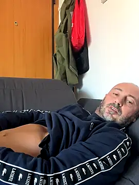 Snapshot of cateodo chatting on 10.18.25 cateodo online show from 10.18.25