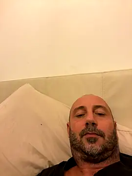 Snapshot of cateodo chatting on 10.19.25 cateodo online show from 10.19.25