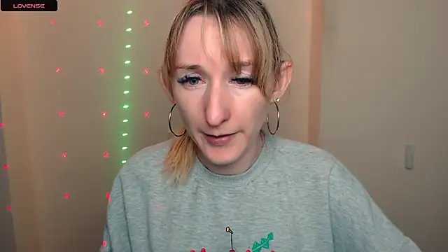 Snapshot of AmandaSell chatting on 09.16.25 AmandaSell online show from 09.16.25