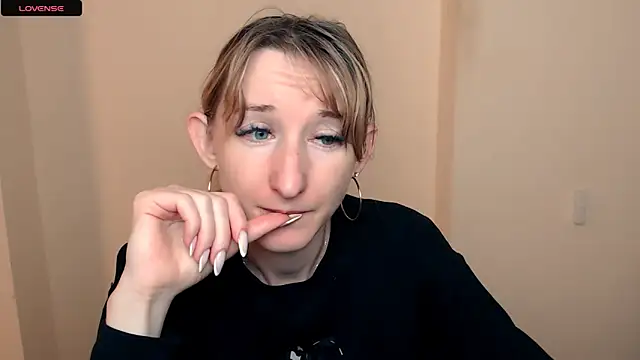 Snapshot of AmandaSell chatting on 09.18.25 AmandaSell online show from 09.18.25