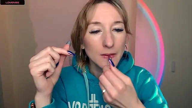 Snapshot of AmandaSell chatting on 10.05.25 AmandaSell online show from 10.05.25