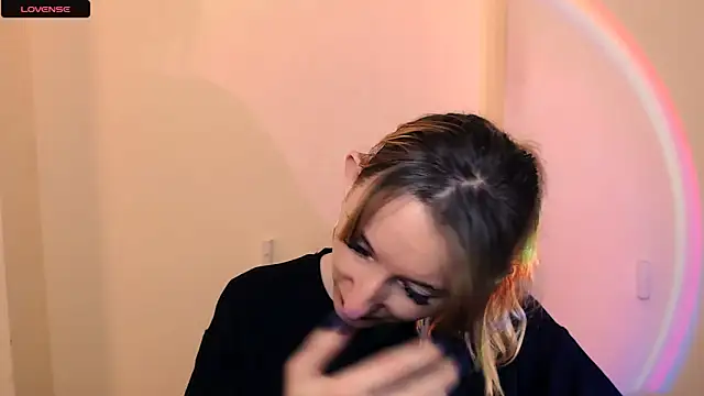 Snapshot of AmandaSell chatting on 10.10.25 AmandaSell online show from 10.10.25