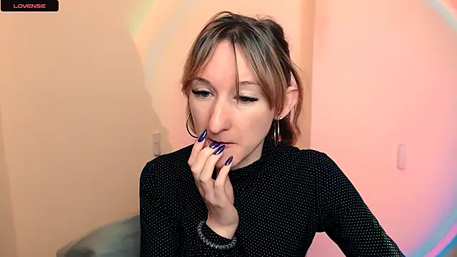 Snapshot of AmandaSell chatting on 10.22.25 AmandaSell online show from 10.22.25