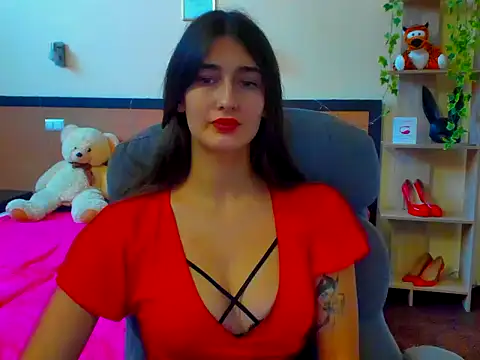 Snapshot of Moon-liza chatting on 12.26.24 Moon-liza online show from 12.26.24