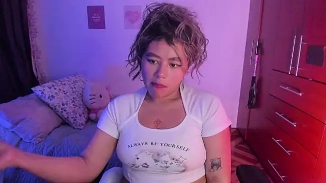 StephaniFox online show from 10.13.25