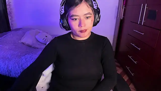 StephaniFox online show from 10.24.25