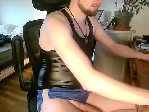 Snapshot of twinkish_90 chatting on 01.20.25 twinkish 90 online show from 01.20.25