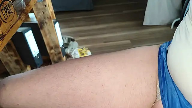 Snapshot of twinkish_90 chatting on 09.17.25 twinkish 90 online show from 09.17.25