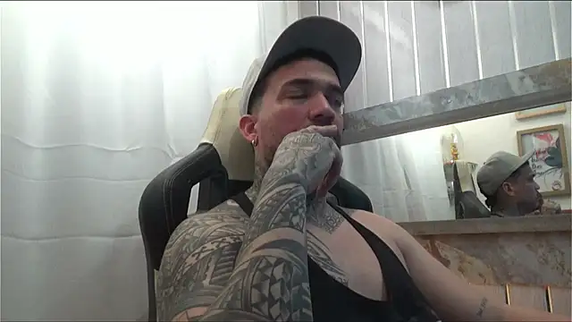 Snapshot of Angel_sex_latin chatting on 10.10.25 Angel sex latin online show from 10.10.25