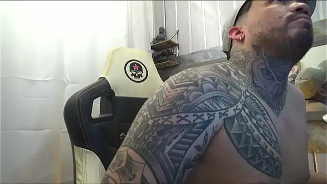 Snapshot of Angel_sex_latin chatting on 10.11.25 Angel sex latin online show from 10.11.25