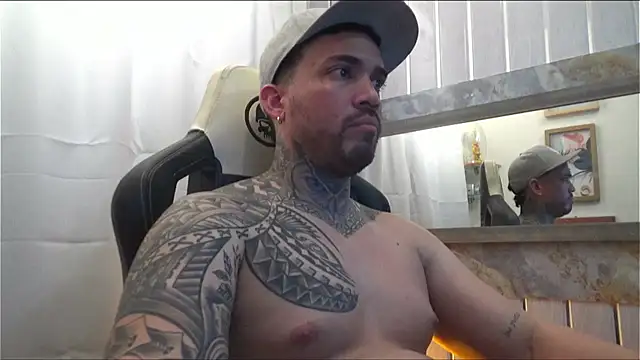 Snapshot of Angel_sex_latin chatting on 10.14.25 Angel sex latin online show from 10.14.25