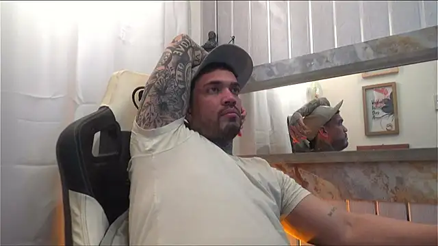 Snapshot of Angel_sex_latin chatting on 10.16.25 Angel sex latin online show from 10.16.25