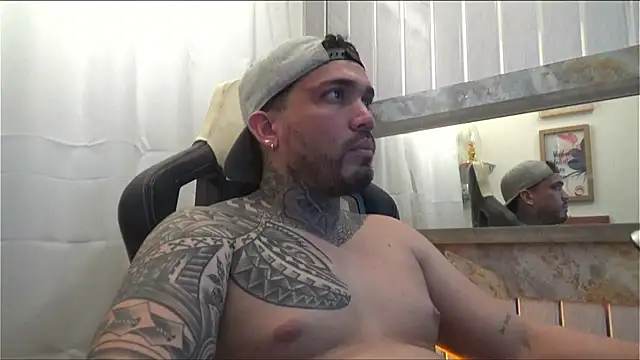 Snapshot of Angel_sex_latin chatting on 10.21.25 Angel sex latin online show from 10.21.25