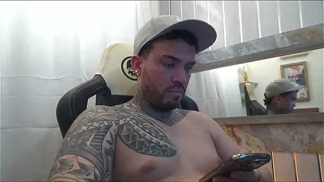 Snapshot of Angel_sex_latin chatting on 10.24.25 Angel sex latin online show from 10.24.25