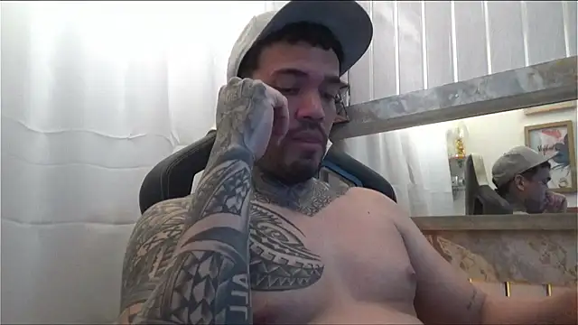 Snapshot of Angel_sex_latin chatting on 10.25.25 Angel sex latin online show from 10.25.25