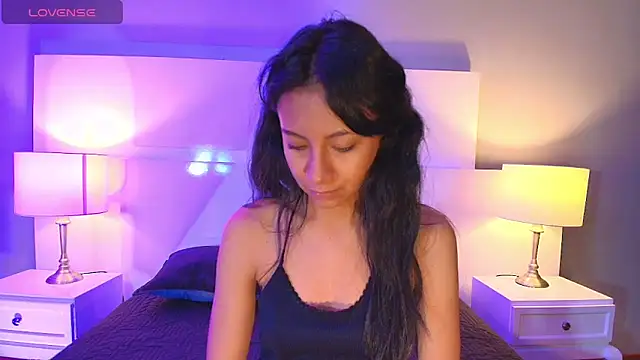 Snapshot of Tamaraakins chatting on 09.22.25 Tamaraakins online show from 09.22.25