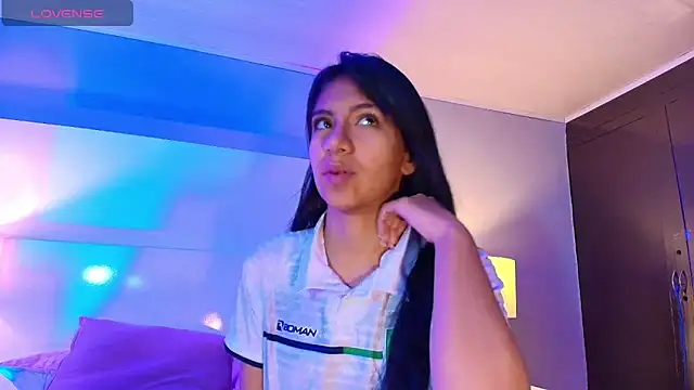 Snapshot of Tamaraakins chatting on 10.02.25 Tamaraakins online show from 10.02.25