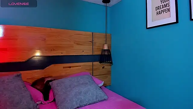 Snapshot of Tamaraakins chatting on 10.10.25 Tamaraakins online show from 10.10.25