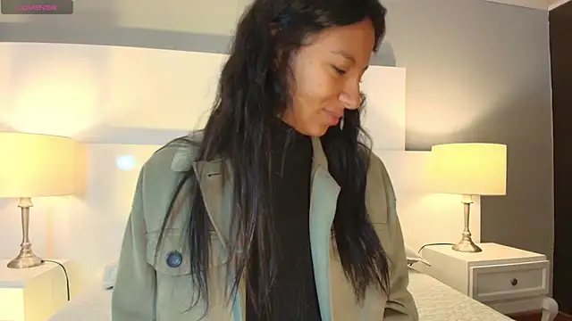 Snapshot of Tamaraakins chatting on 10.11.25 Tamaraakins online show from 10.11.25