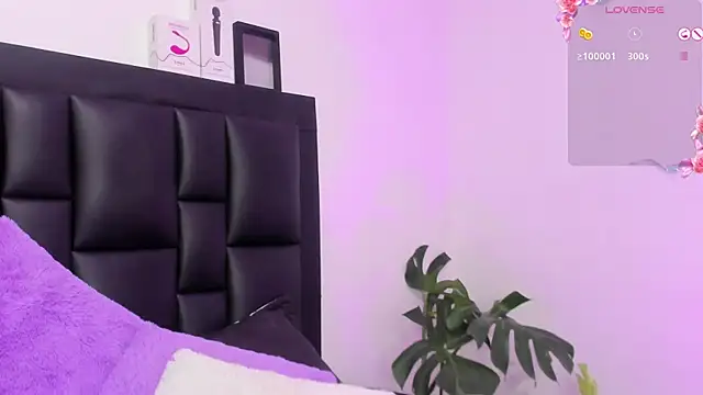 SoofiRosse online show from 03.04.25