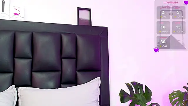 SoofiRosse online show from 09.13.25