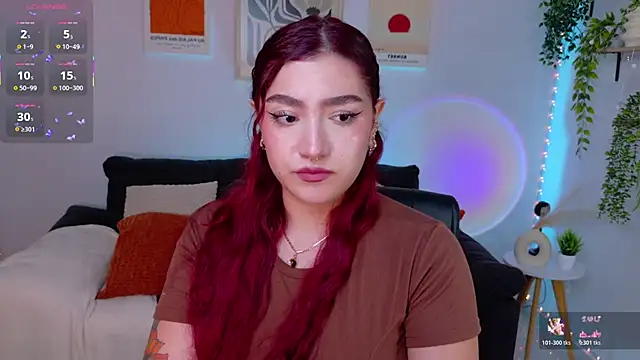 Snapshot of ViolettCastel chatting on 06.30.26 ViolettCastel online show from 06.30.26