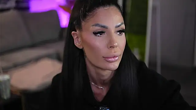 RaquelleVon online show from 04.10.26