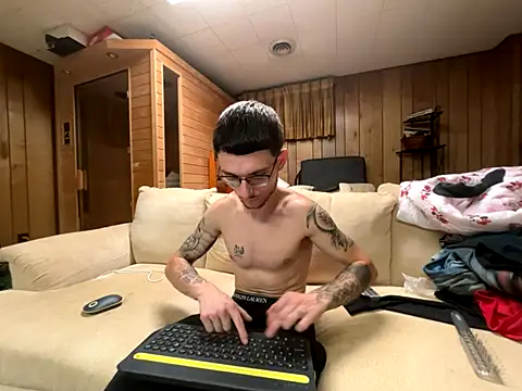 Snapshot of hungkubenski chatting on 10.20.25 hungkubenski online show from 10.20.25