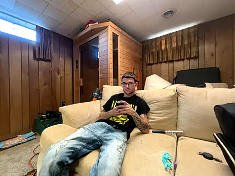 Snapshot of hungkubenski chatting on 10.21.25 hungkubenski online show from 10.21.25